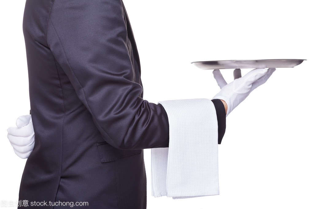 銀托盤上的時光印記 餐飲服務的藝術與細節